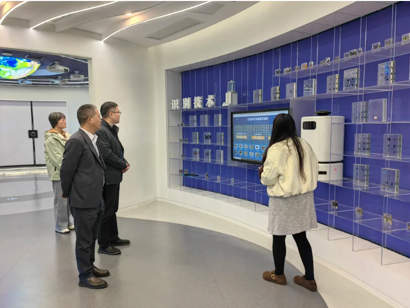 金水區(qū)農(nóng)業(yè)農(nóng)村局領(lǐng)導(dǎo)蒞臨云飛科技參觀調(diào)研